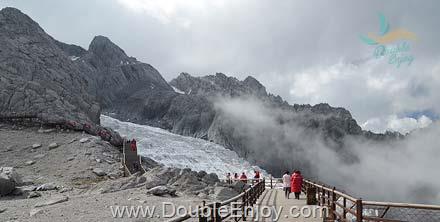 โปรแกรมทัวร์คุนหมิง แชงกรีล่า ต้าหลี่ ลี่เจียง ภูเขาหิมะมังกรหยก หุบเขาพระจันทร์สีน้ำเงิน 7 วัน 5 คืน (MU + บินภายใน) - ไม่เข้าร้านรัฐบาล
